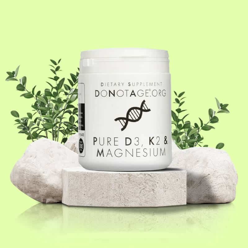 DoNotAge D3, K2 ir magnis – pakuotė iš priekio ant akmens DoNotAge D3, K2 ja magneesium - kivipakendi esikülg